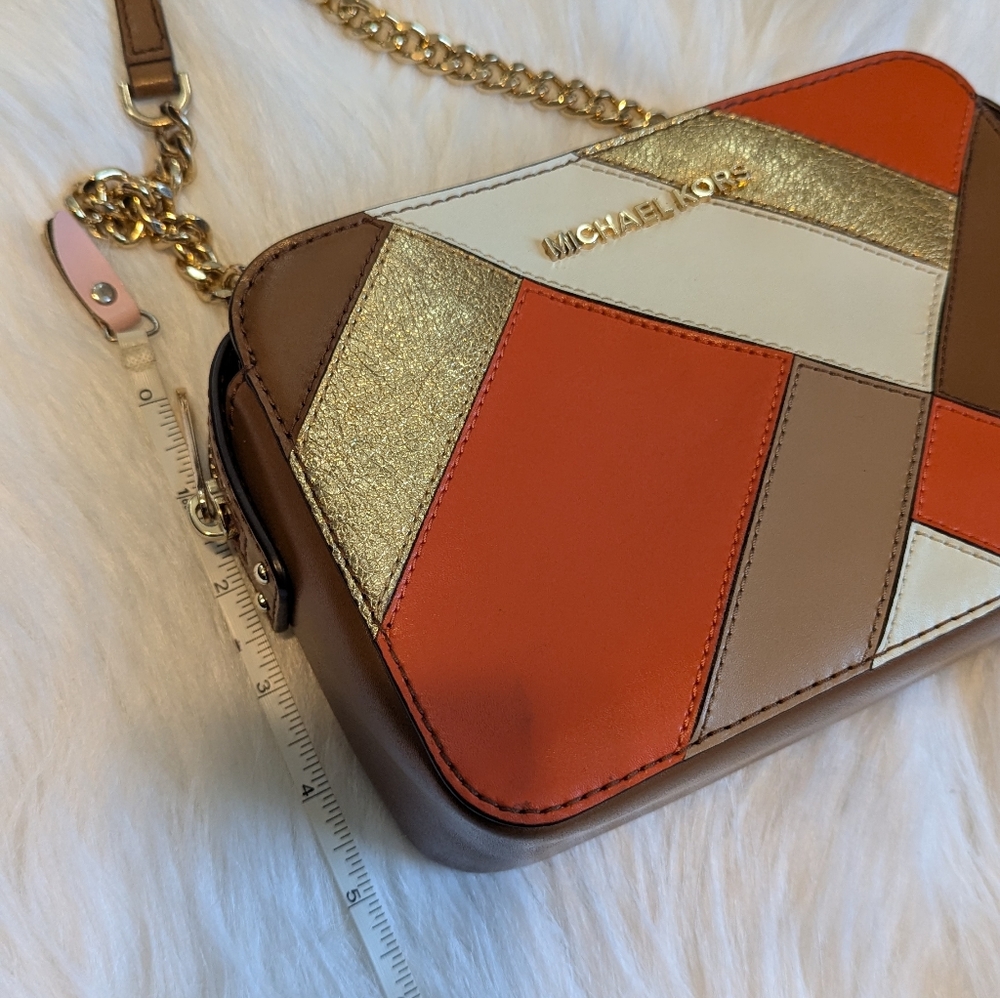 Beautiful Michael Kors crossbody purse. - Picture 15 of 16